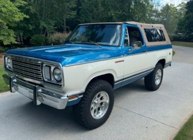 Dodge Ramcharger Ram Charger 383 factory a/c 2 tops frame off. No r  Neuf