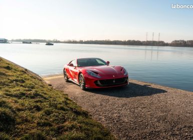 Ferrari 812 Superfast Rosso Magma Options en carbone Entretien exclusivement