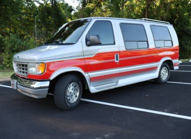 Ford Econoline Club Wagon E-150 