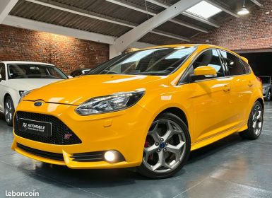 Ford Focus ST 2.0L 250 ch Sièges chauffants Carnet d’entretien Etat proche du neuf Occasion