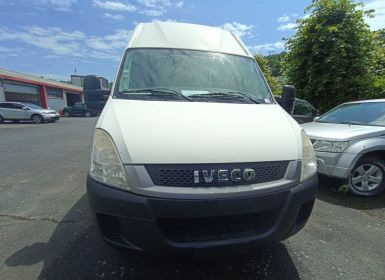 Achat Iveco Daily 35C FG ROUES JUMELEES FOURGON PHASE 2 35C13V13 2.3 TD MOYEN SURÉLEVÉ 126 CV Occasion