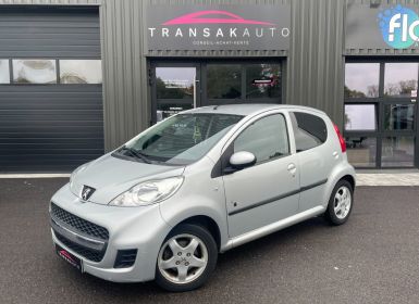 Achat Peugeot 107 1.0e 12v 68ch blue lion 2-tronic black silver avec climatisation Occasion