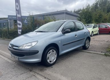 Peugeot 206 Berline bicorps trois ou cinq portes 1.4 i 1360cm3 75cv 