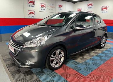 Achat Peugeot 208 1.2 VTi 82ch BVM5 TOIT PANORAMIQUE ! Occasion