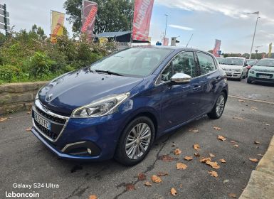 Peugeot 208 1.2l Ess 82ch Style 02-2017 GARANTIE