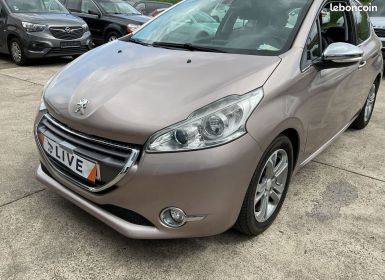 Peugeot 208 PACK ALLURE 1.4 VTI 16V 95 cv Garantie 12 mois Occasion