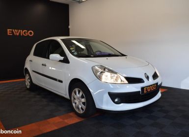 Achat Renault Clio 1.6 110ch BVA DISTRIBUTION NEUVE ENTRETIEN COMPLET SUIVI GARANTIE 6 A 60 MOIS Occasion