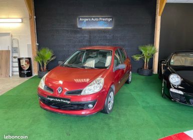 Renault Clio III 1.6 16V 110