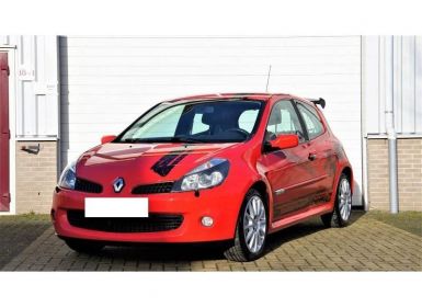 Renault Clio III 2.0 16v 200ch Sport