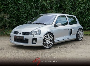 Achat Renault Clio RS V6 24S 254 Ch Phase 2 - Numérotée 1197 - PARFAIT ETAT - Historique Complet Et Limpide - Courroie OK - Révisée En 2024 - Garantie 12 Mois Occasion