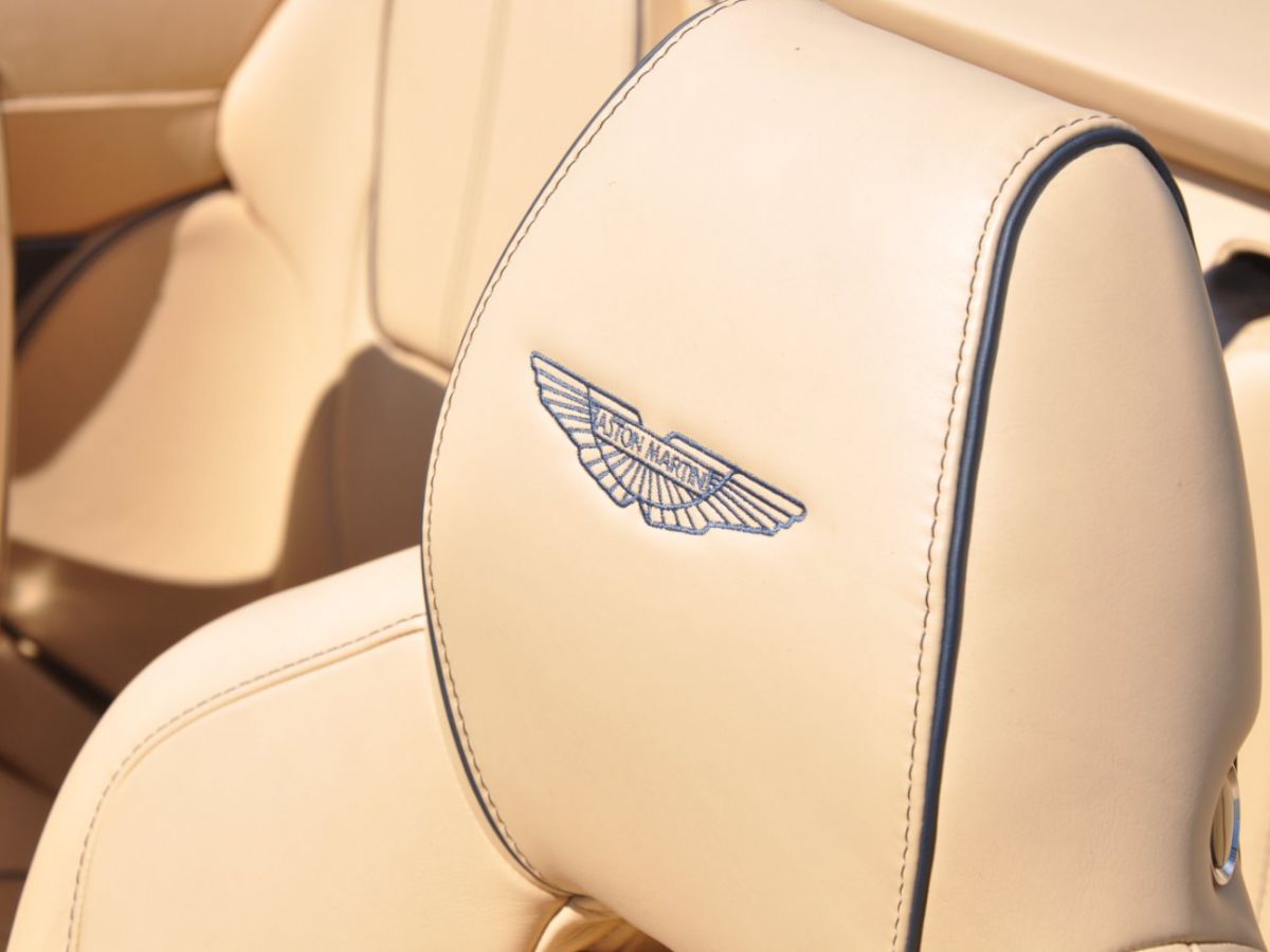 Housse voiture intérieur sur-mesure Couture Aston Martin DB9