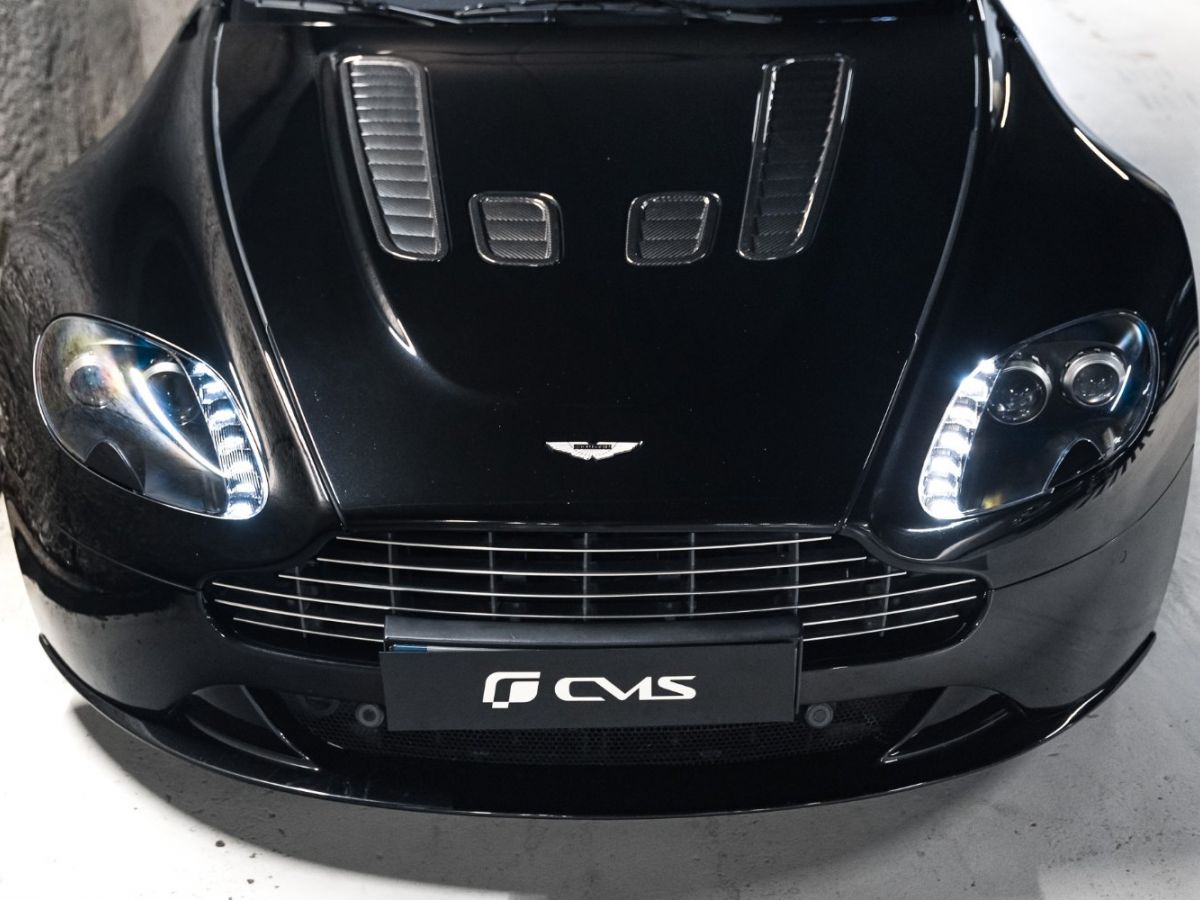 Aston Martin V12 Vantage Carbon Black Edition V12 6.0 517 - photo 2