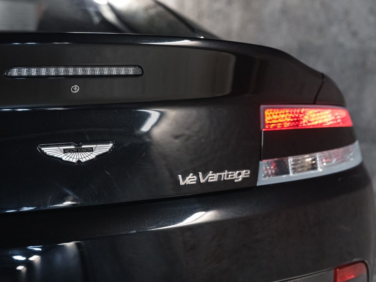 Aston Martin V12 Vantage Carbon Black Edition V12 6.0 517 - photo 12