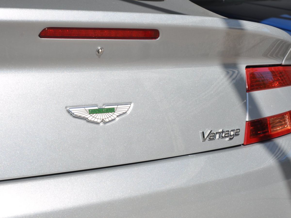 Aston Martin V8 Vantage 4.3 390ch - photo 22