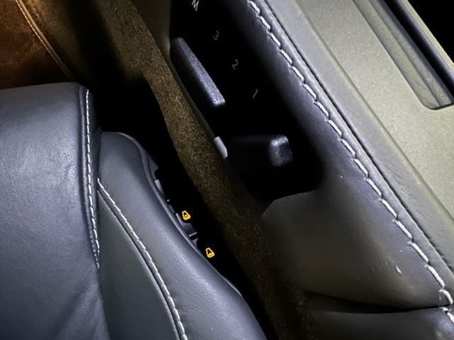 Aston Martin V8 Vantage 4.7 V8 420 BVA SPORTSHIFT - photo 12
