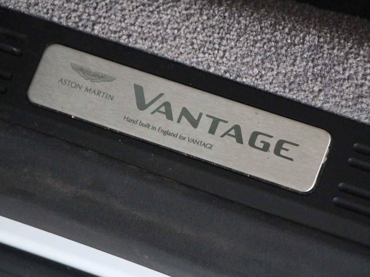 Aston Martin Vantage V8 4.0 510 BVA8 - photo 22