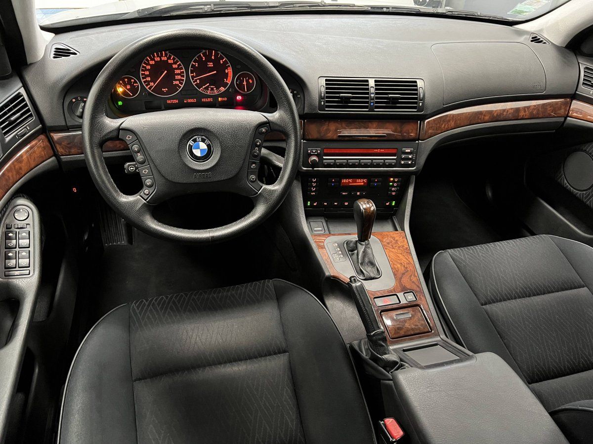 BMW Série 5 III (E39) 535i BA GRIS - 24