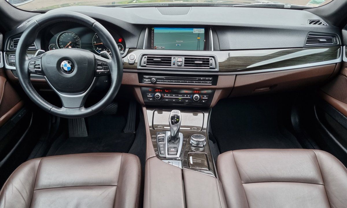 BMW Série 5 V (F10) 530dA xDrive 258ch Luxury NOIR - 17