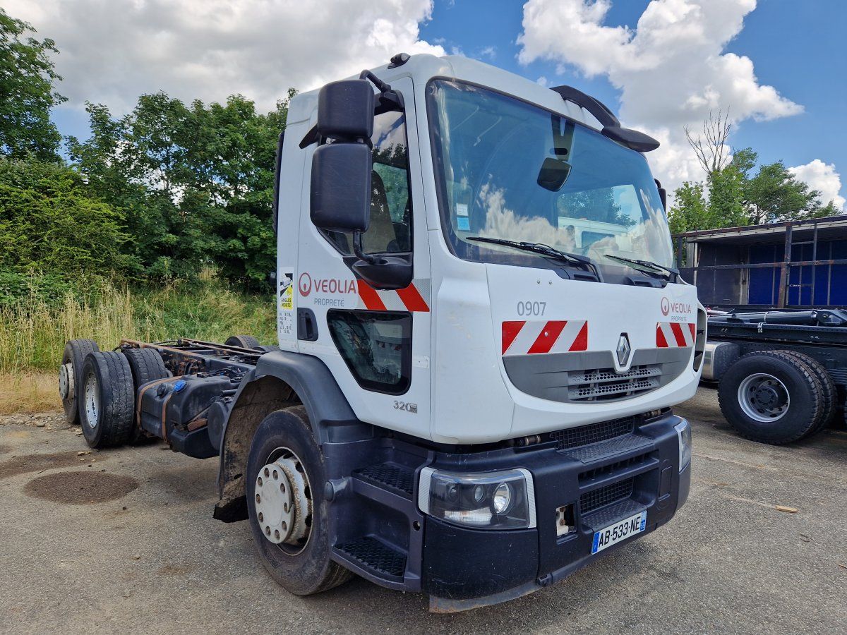 Camion Porteur Renault Premium Chassis Cabine Occasion - ESTILLAC, Lot ...