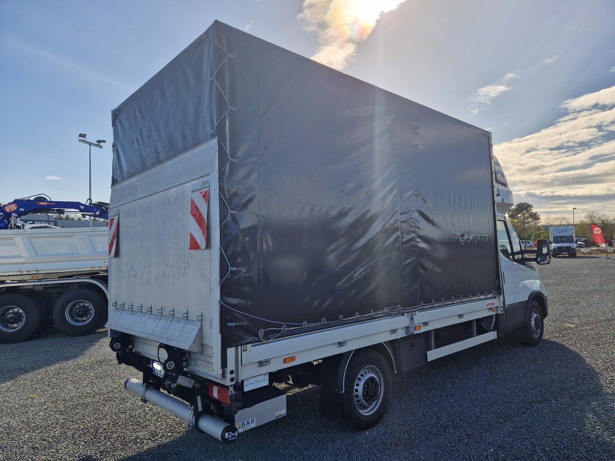 Chassis Carrosserie Iveco Daily Savoyarde 35s18 Caisse Bachee Hayon 3t5 Blanc Occasion 3527