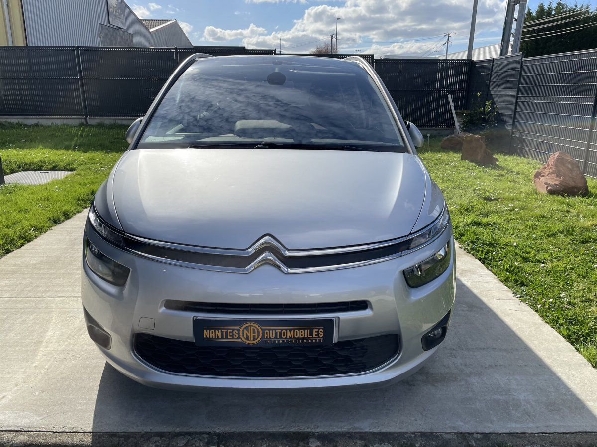 Livraison du Citroën Grand C4 Picasso Intensive 1.6 e-HDi 115 neuf de  Monsieur Pierre L. dans le 13 (Bouches-du-Rhône)