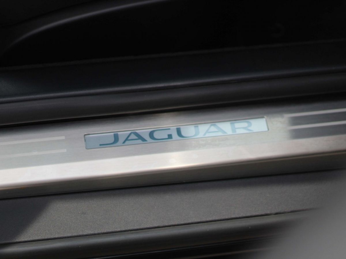 Jaguar F-Type COUPE COUPE 3.0 V6 S AWD BVA8 - photo 35