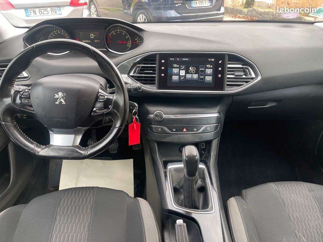 Peugeot 308 1.2 PureTech 110ch Style 5P 95g 1ere Main Camera de