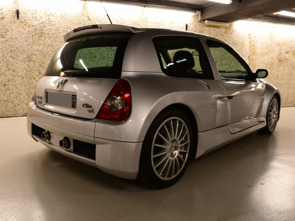 Renault clio rs v6