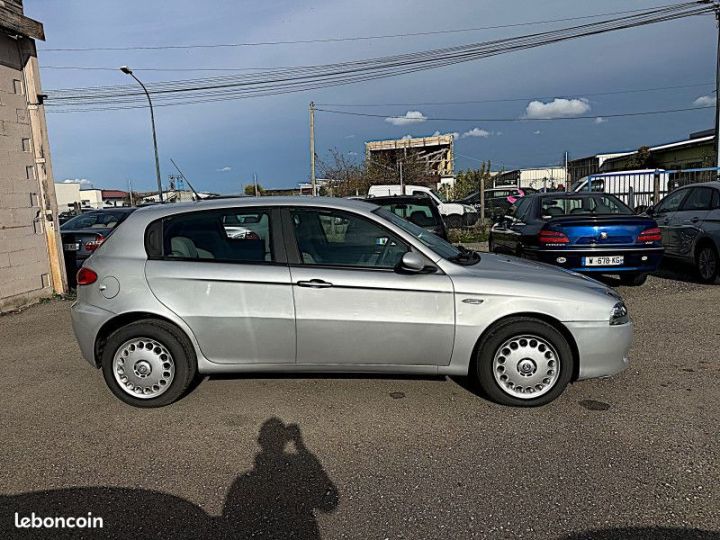 Alfa Romeo 147 1.6 105CH DESIGN TI 5P  - 4