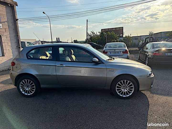 Alfa Romeo 147 1.6 120CH SELECTIVE 5P Beige - 4