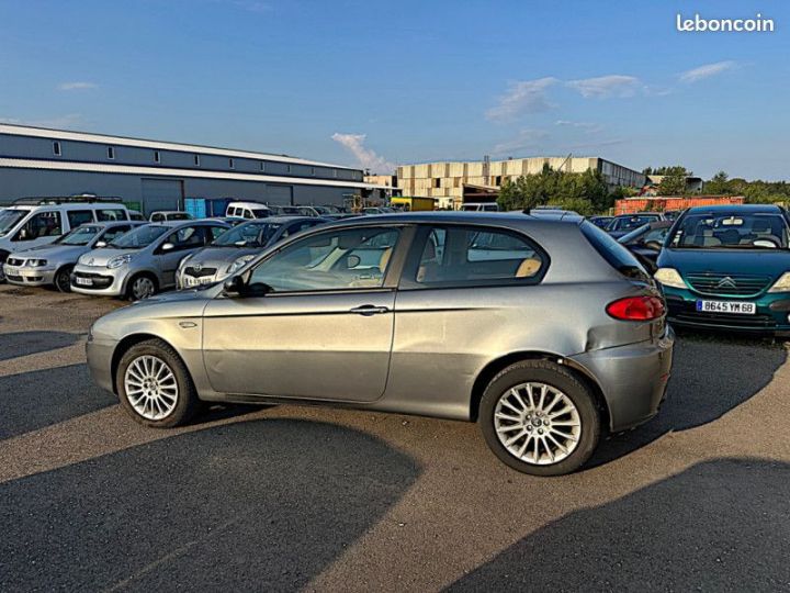 Alfa Romeo 147 1.6 120CH SELECTIVE 5P Beige - 8