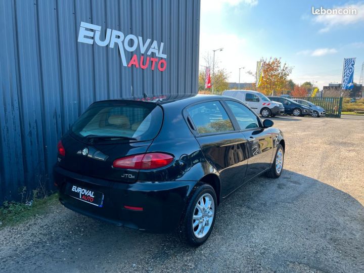 Alfa Romeo 147 1.6 TS 120ch Distinctive Noir - 3