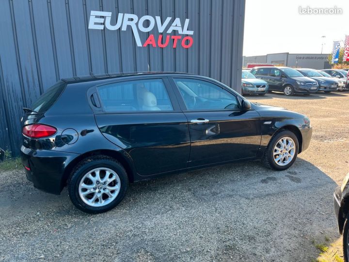 Alfa Romeo 147 1.6 TS 120ch Distinctive Noir - 4