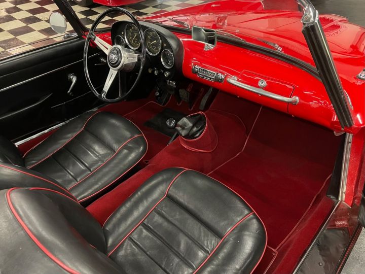 Alfa Romeo 2000 SPIDER TOURING SUPERLEGGERA Rouge - 19