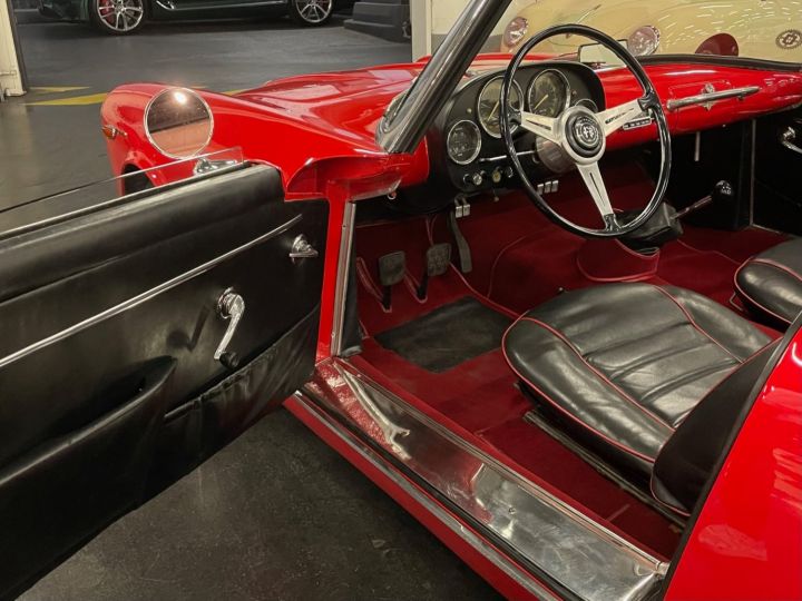 Alfa Romeo 2000 SPIDER TOURING SUPERLEGGERA Rouge - 24