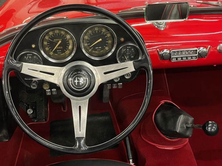 Alfa Romeo 2000 SPIDER TOURING SUPERLEGGERA Rouge - 27