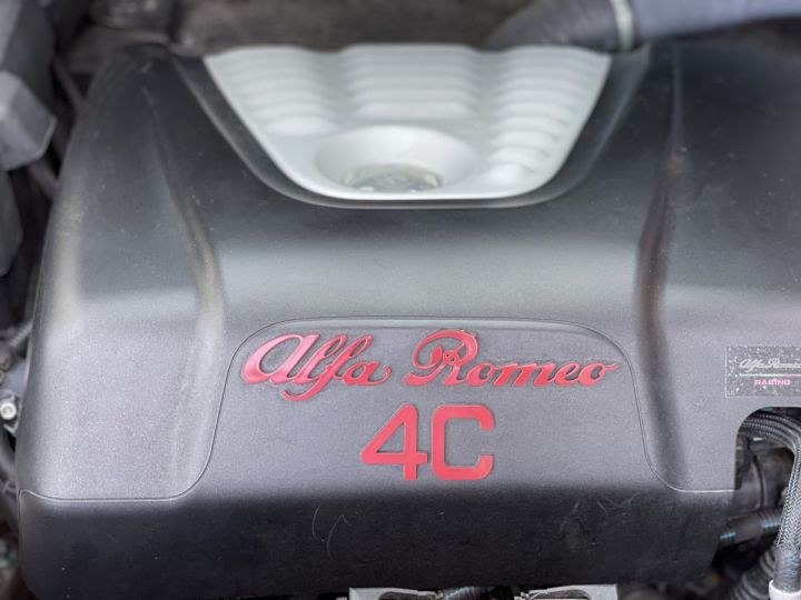 Alfa Romeo 4C  1750 TBI 240 ROUGE - 17