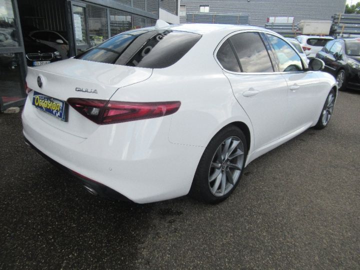 Alfa Romeo Giulia 2.2 180 ch AT8 Lusso Blanche - 4