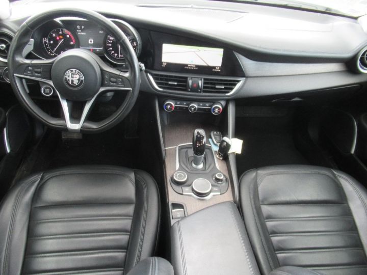 Alfa Romeo Giulia 2.2 180 ch AT8 Lusso Blanche - 9