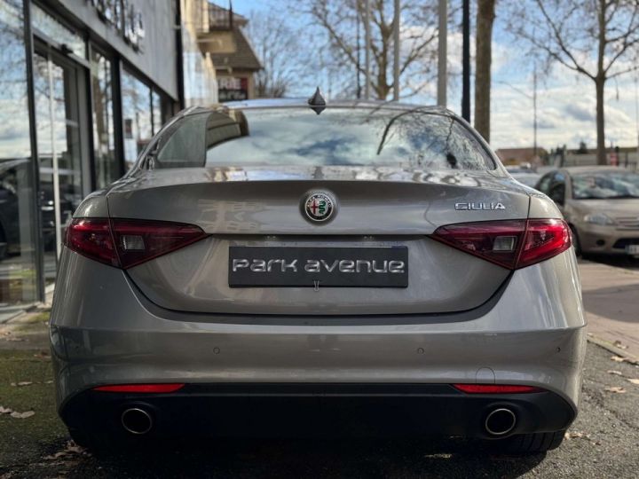 Alfa Romeo Giulia 2.2 JTD 180CH SUPER Gris F - 5