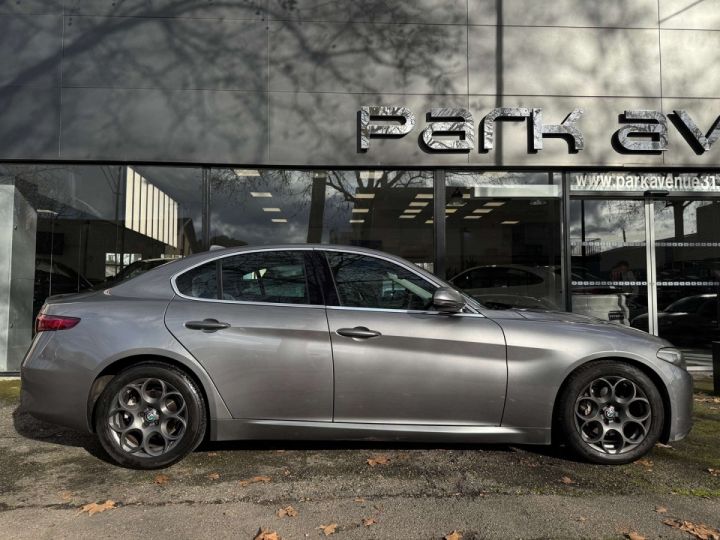 Alfa Romeo Giulia 2.2 JTD 180CH SUPER Gris F - 8