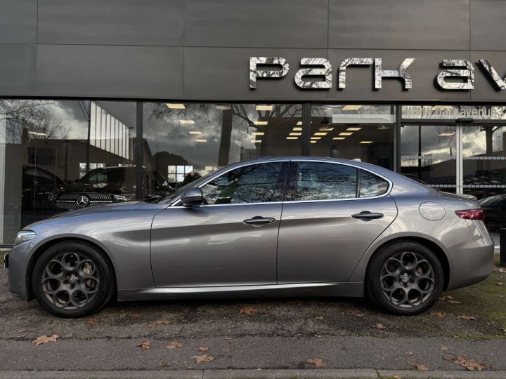 Alfa Romeo Giulia 2.2 JTD 180CH SUPER Gris F - 9