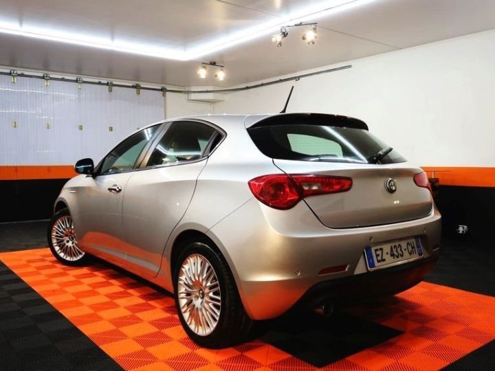 Alfa Romeo Giulietta 1.4 MULTIAIR DISTINCTIVE STOP&START Gris C - 3