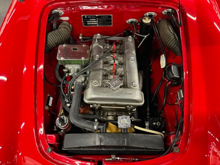 Alfa Romeo Giulietta 1300 SPIDER Rouge - 38