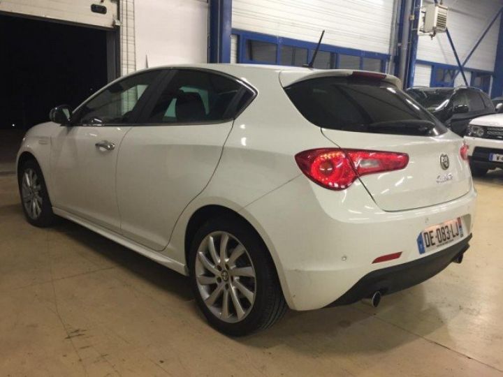 Alfa Romeo Giulietta GIULETTA EXCLUSIVE 2.0 JTD 150cv      Diesel BLANCHE - 16