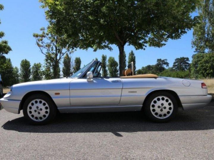 Alfa Romeo Spider 2.0i 126CV      Essence GRIS METAL - 4