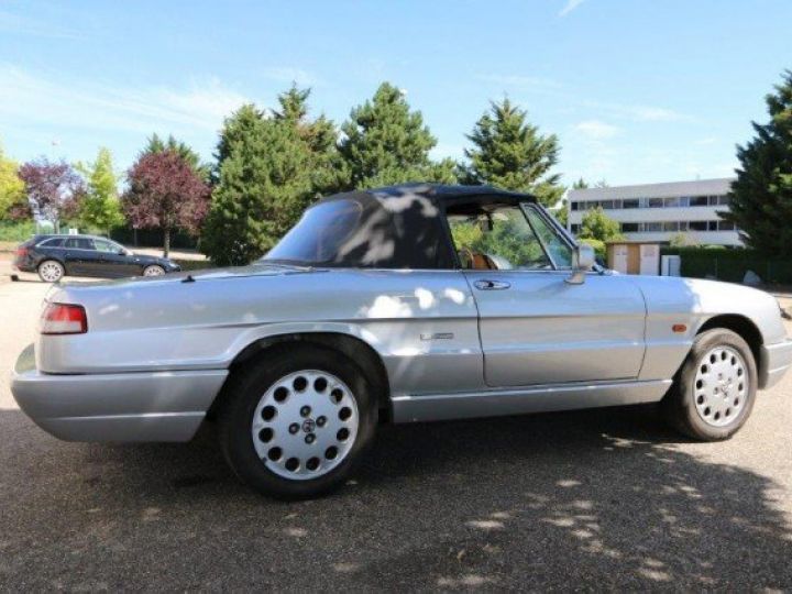 Alfa Romeo Spider 2.0i 126CV      Essence GRIS METAL - 26