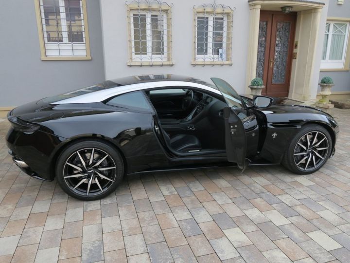 Aston Martin DB11 4.0 V8 510 *360° *LED* Entretien Full AM / Caméra / Garantie AM encore jusqu'au 7/2025 ! ! (prolongeable) Noire - 18