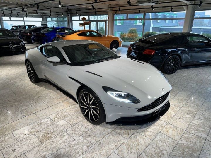 Aston Martin DB11 4.0 V8 *MY2019*360°*LED* Gris Craie Metallisé - 5