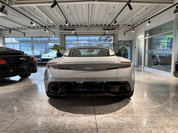 Aston Martin DB11 4.0 V8 *MY2019*360°*LED* Gris Craie Metallisé - 6